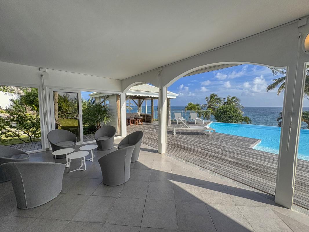 15.Location villa piscine Sainte Anne Guadeloupe_Terrasse vue Mer